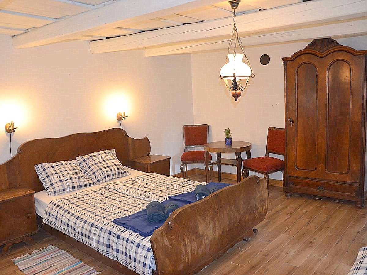 Háló parasztbútorral