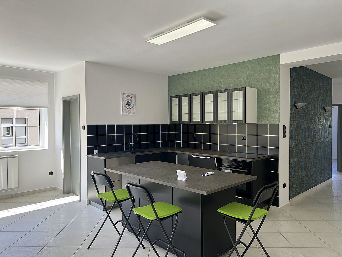 Veszprém – kiadó lakás, nappalis elrendezéssel